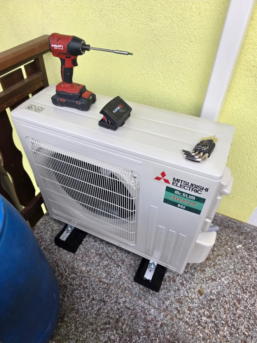 Montaža zunanje enote Mitsubishi Electric